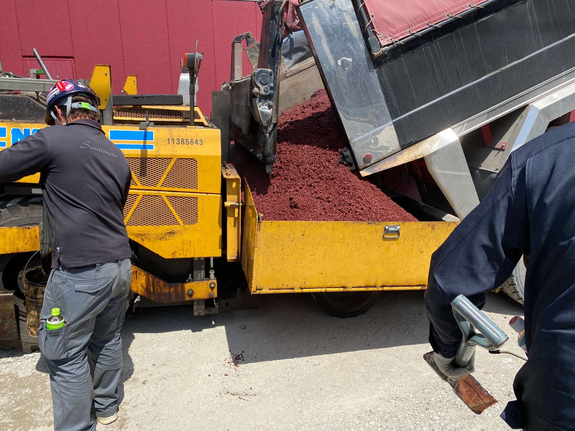 ⑥昭和洋樽製作所・駐車場【ベンガラ色(特殊アスファルト)】